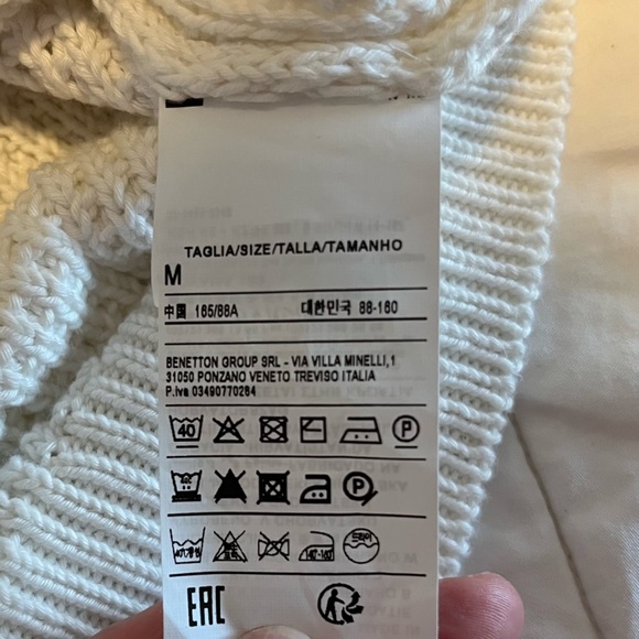 100% Cotton White Knit Sweater from United Colors of Benetton Size Medium - Picture 9 of 10